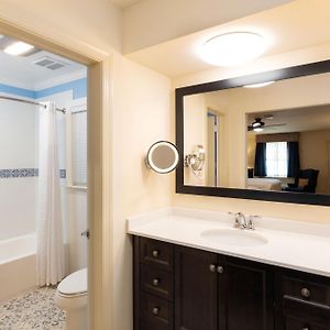 Colonial Double Queen Guestroom